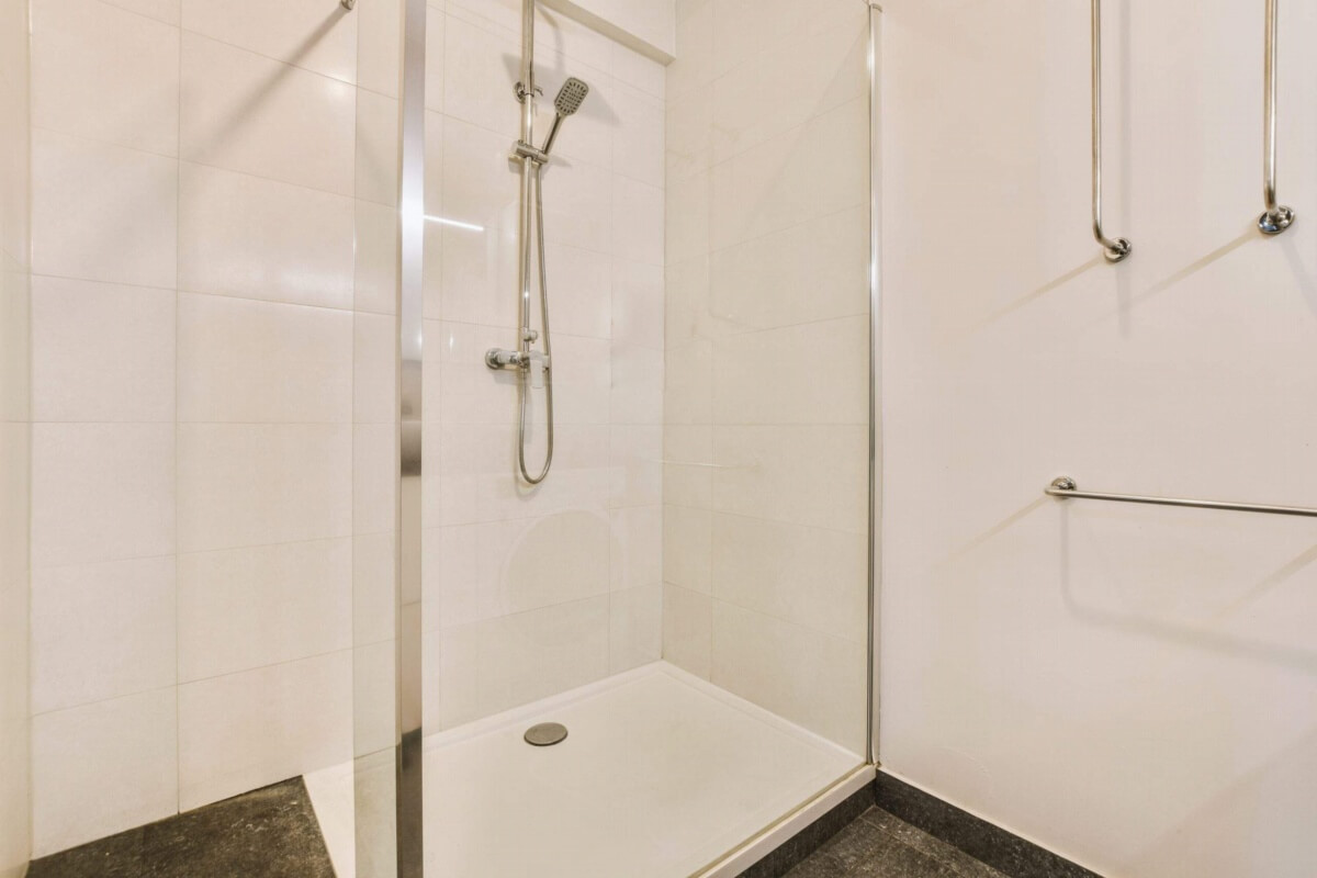 /assets/content/2022/10/modern-shower-stall-2022-05-20-05-53-04-utc-scaled.jpg