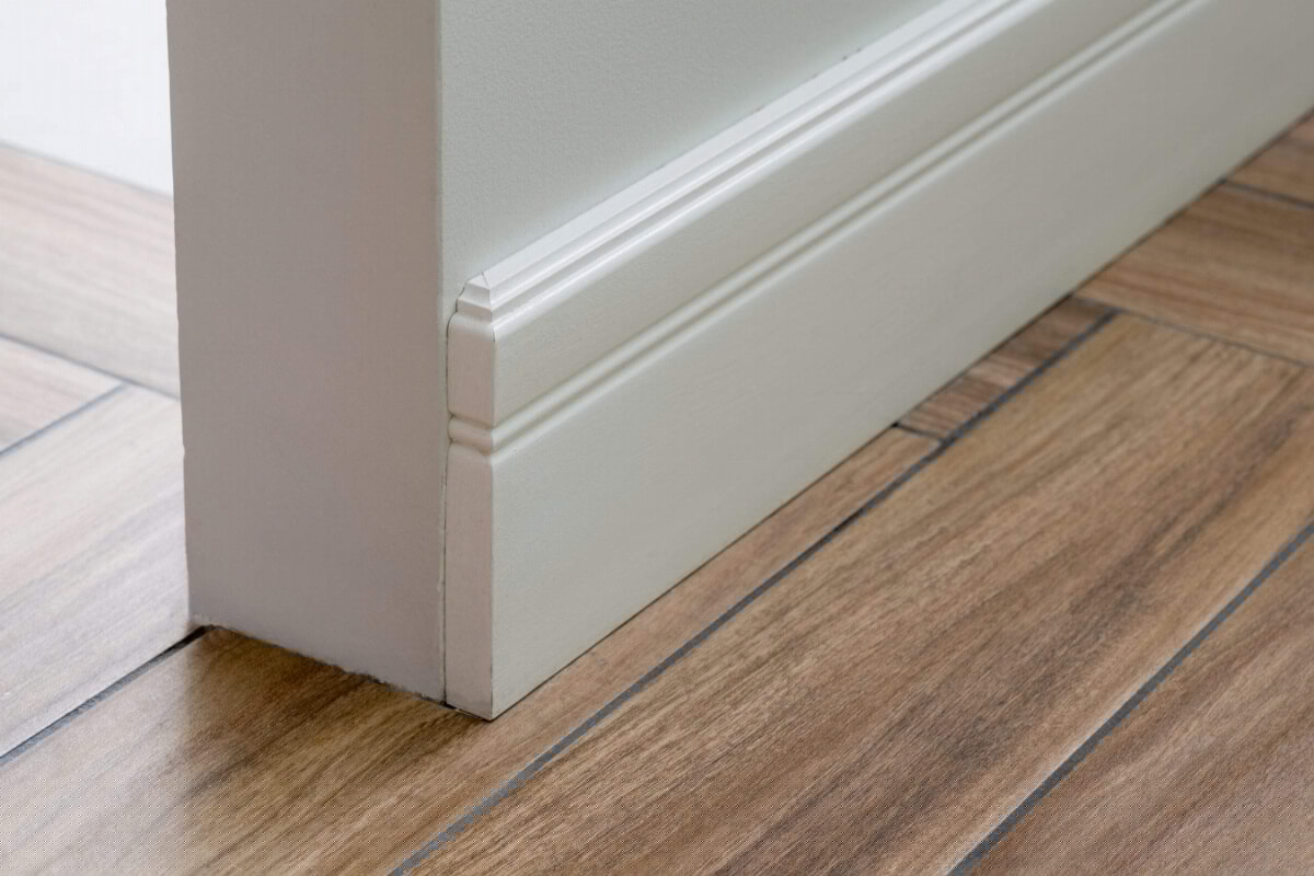 /assets/content/2022/11/moulding-in-the-corner-light-matte-wall-with-tile-2022-02-04-04-40-47-utc-scaled.jpg